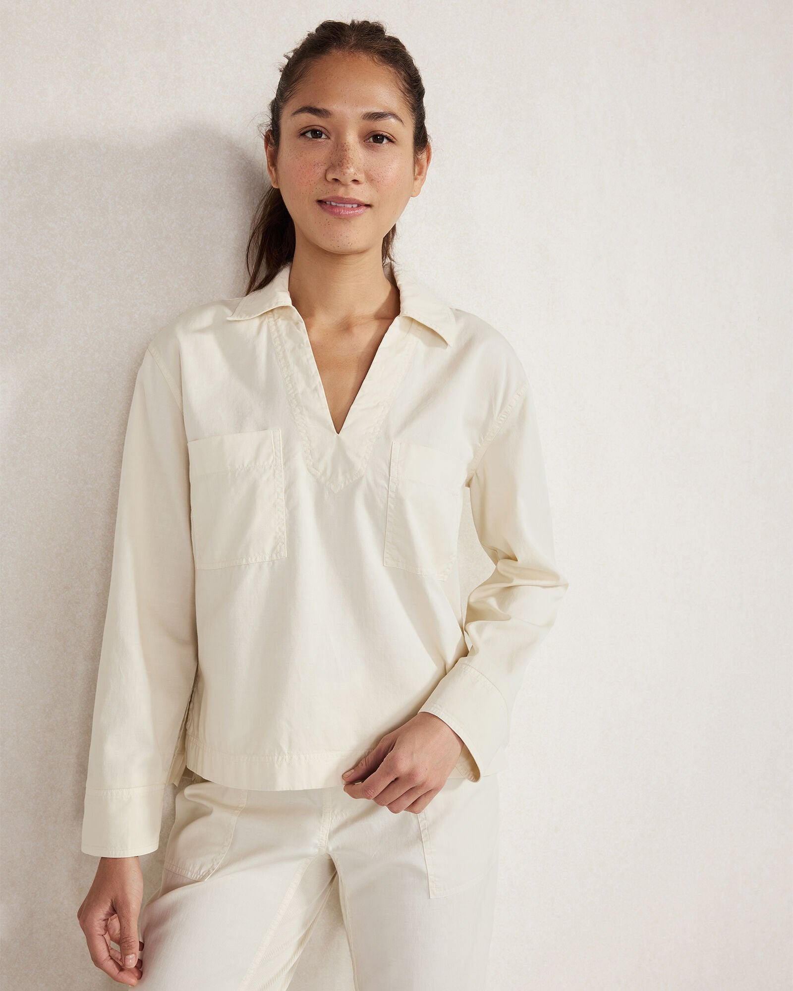 LIGHTWEIGHT TWILL COLLARED PULLOVER