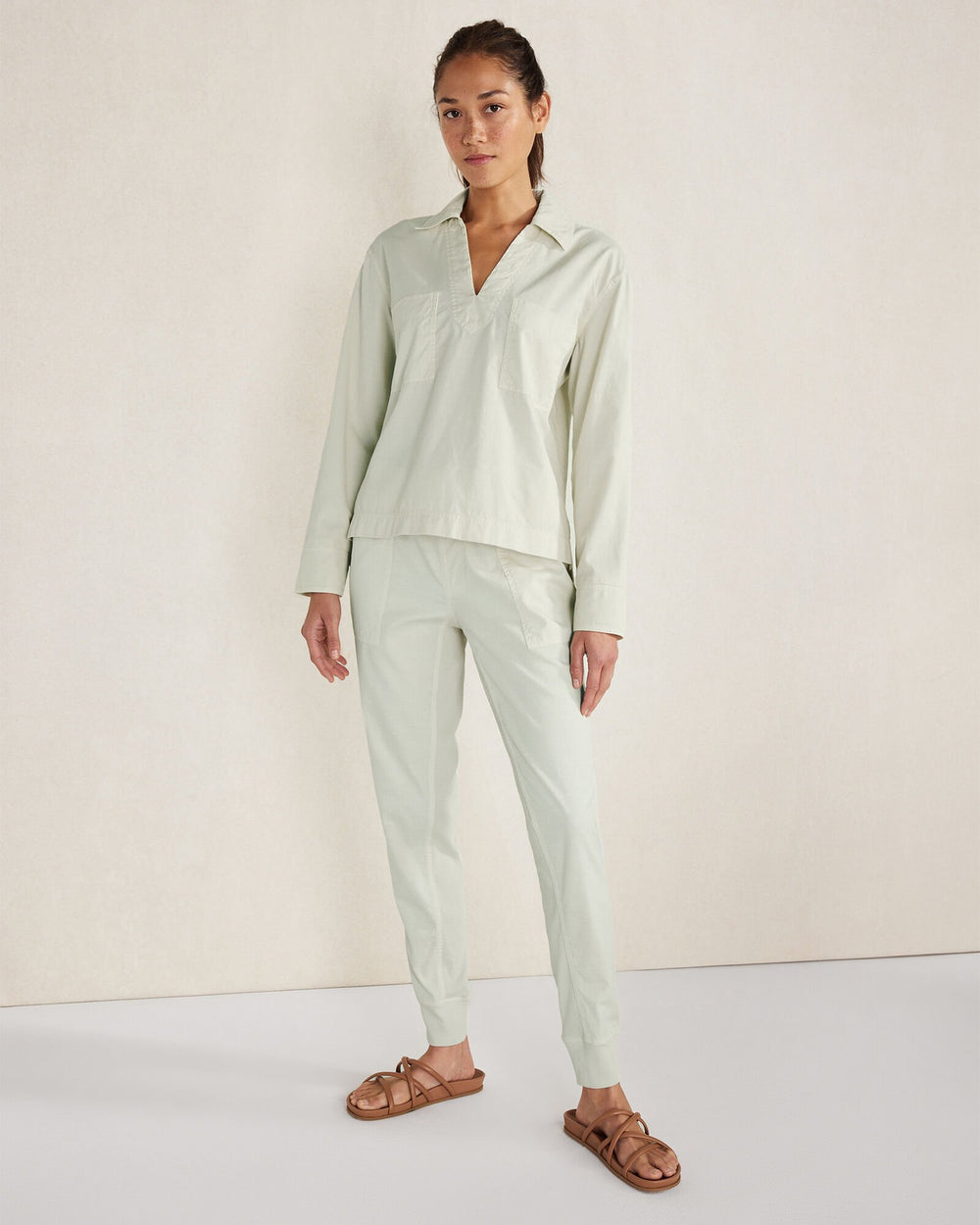 LIGHTWEIGHT TWILL COLLARED PULLOVER